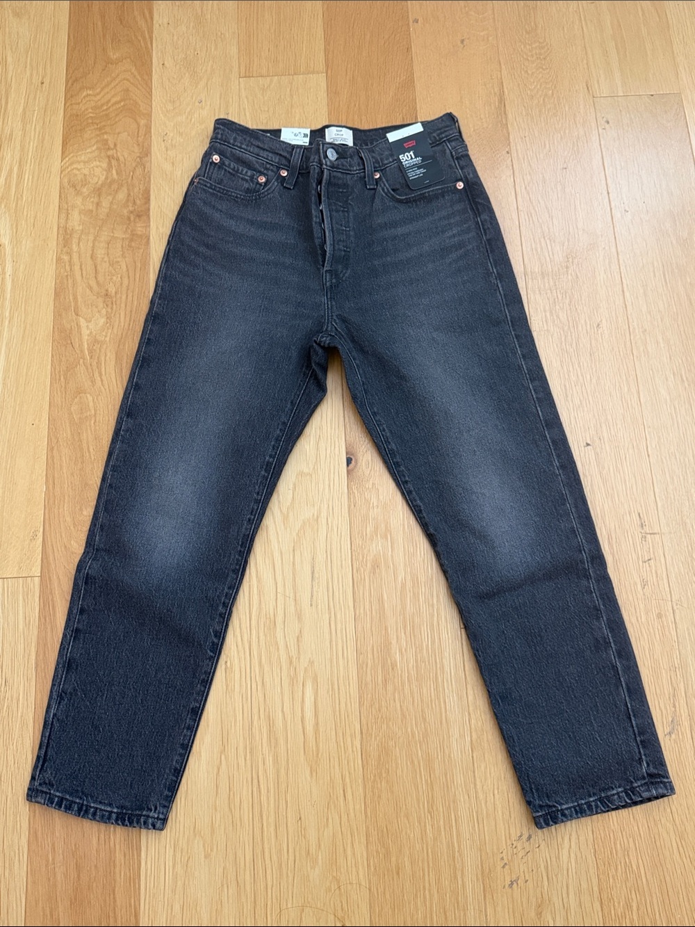 NWT Levi's 501 Cropped Jeans Women Size 28x26 Color Black